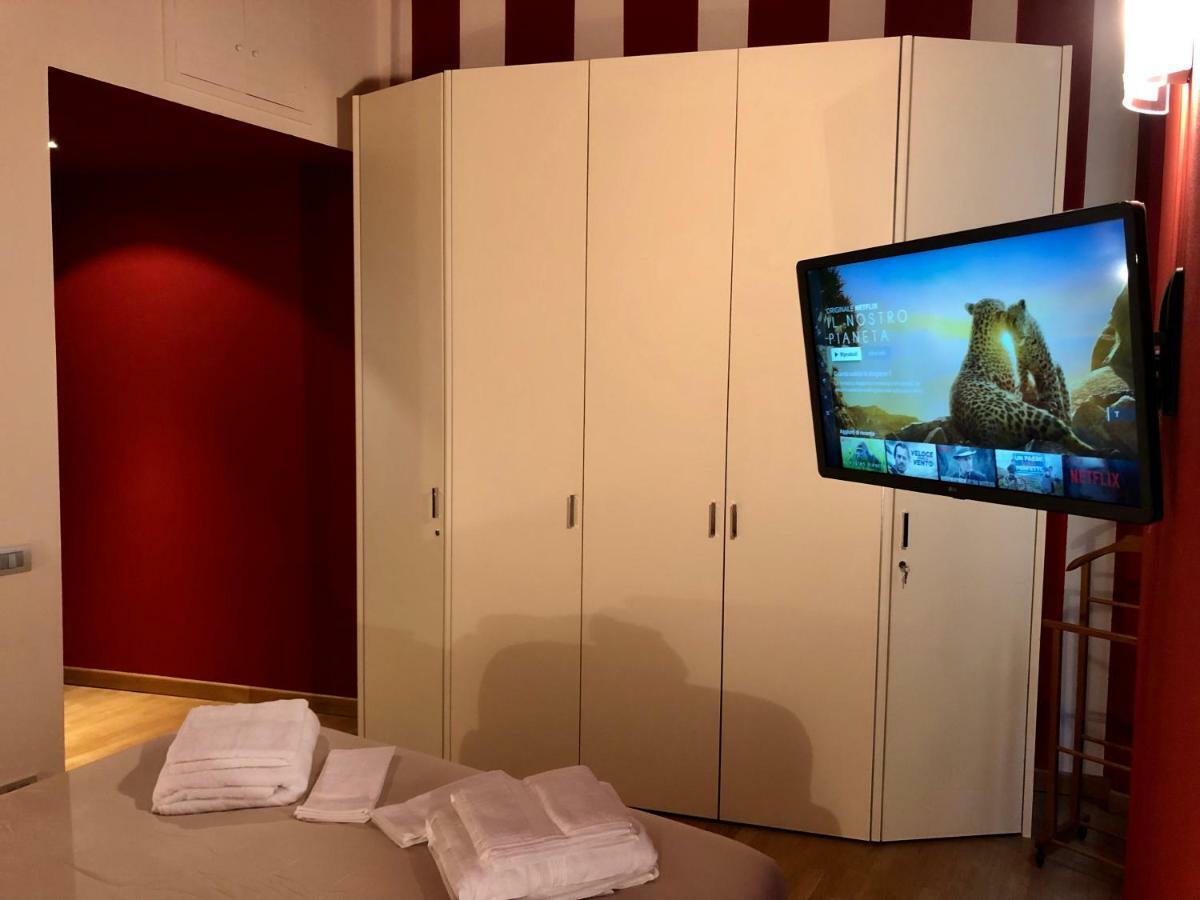 Apartament La Via Degli Artisti Arona Zewnętrze zdjęcie