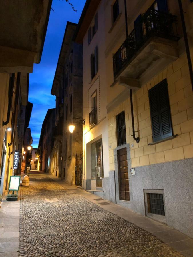 Apartament La Via Degli Artisti Arona Zewnętrze zdjęcie