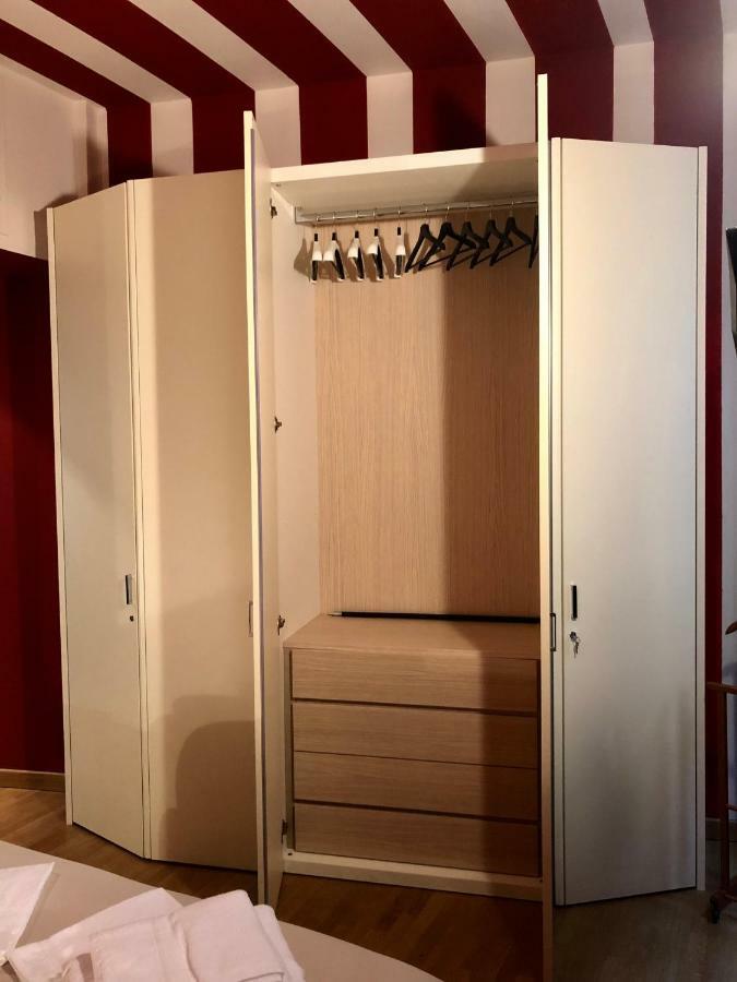 Apartament La Via Degli Artisti Arona Zewnętrze zdjęcie