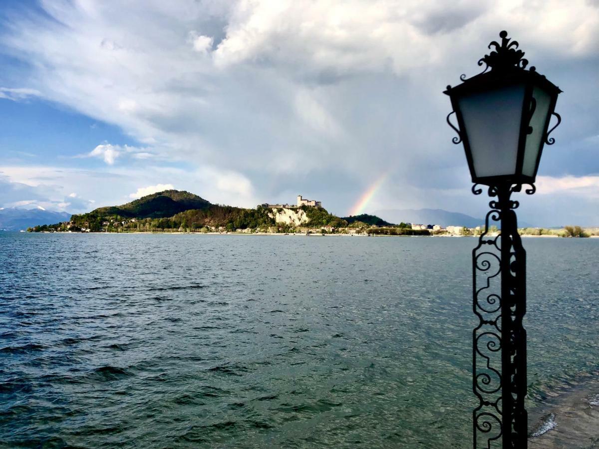 Apartament La Via Degli Artisti Arona Zewnętrze zdjęcie